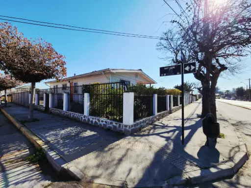 Casa en venta ubicada en calle Constitución (Casa Blanca)